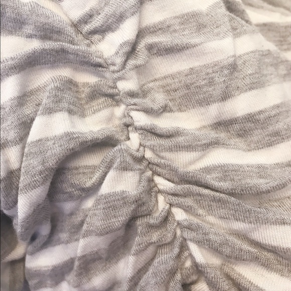 Olivia Blu Gray/White Top! - Picture 4 of 4